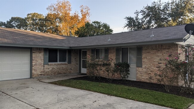 Building Photo - 1934 Huntress Ln