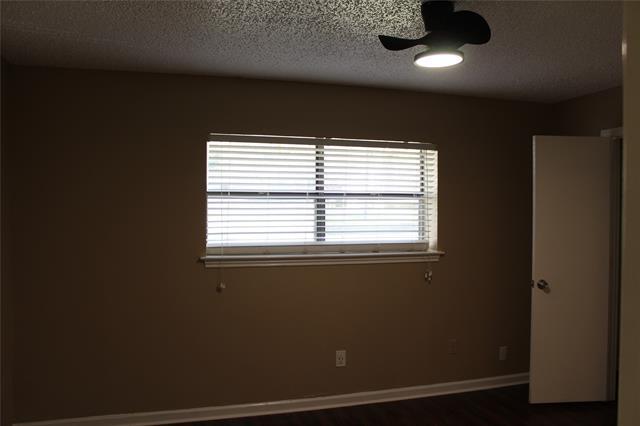 Building Photo - 927 Bluebird Dr