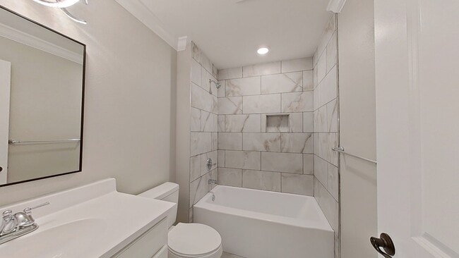 Building Photo - 211 Lucy St