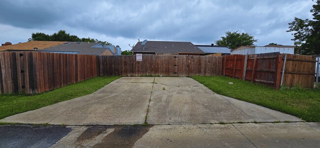 Building Photo - 1522 Butterfield Dr