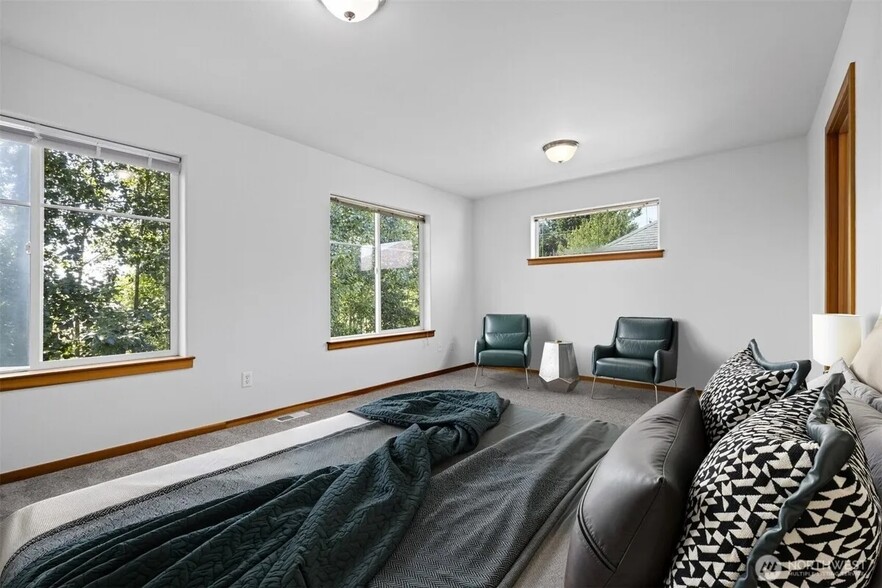 Building Photo - 6214 Malloy Ave