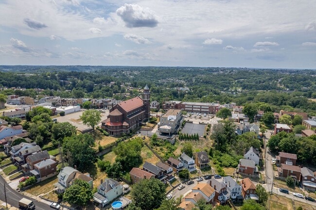 Building Photo - MOVE-IN SPECIAL! $200 OFF 1ST MONTH RENT T...