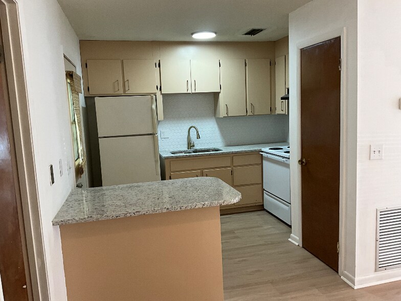 Building Photo - 283 SW Leisure Dr