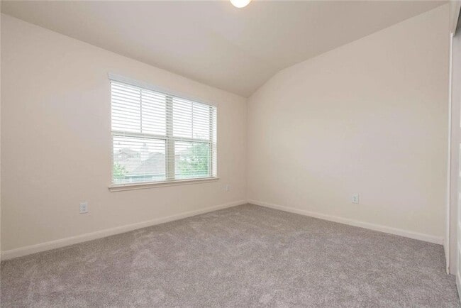 Building Photo - 1620 Bryant Dr