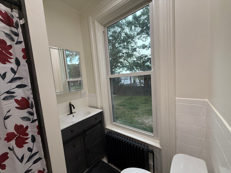 Bathroom - 98 Summit St