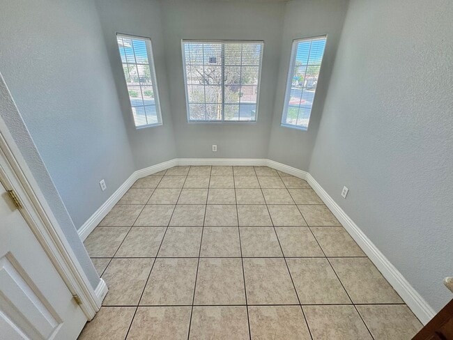 Building Photo - Stunning 4 bedroom home offering comfort and space in North Las Vegas