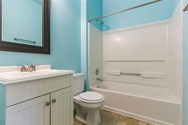 Building Photo - 988 Birnham Woods Blvd