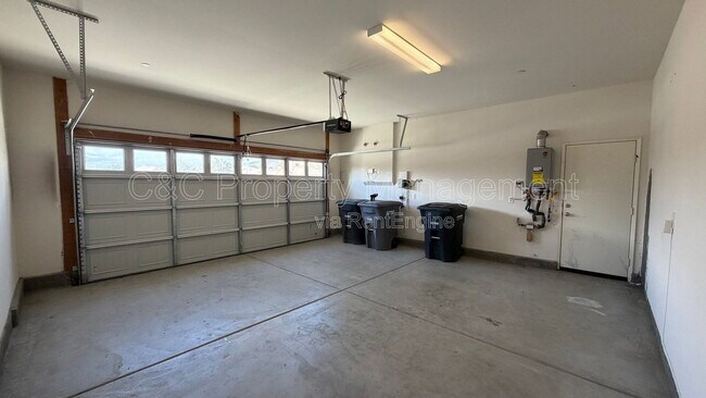 Building Photo - 2158 Albatross Way