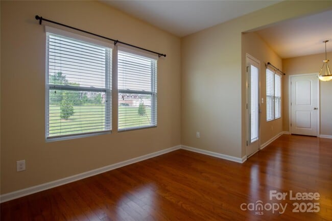 Building Photo - 824 Summerlake Dr