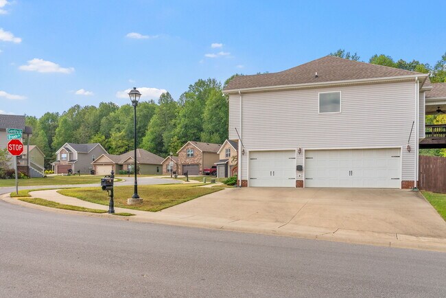 Building Photo - 1227 Brigade Dr