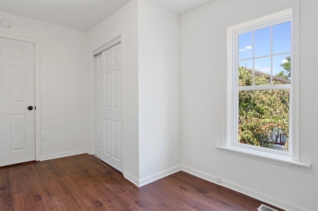 Building Photo - Coming Soon! Spacious 3 Bedroom, 1.5 Bath ...