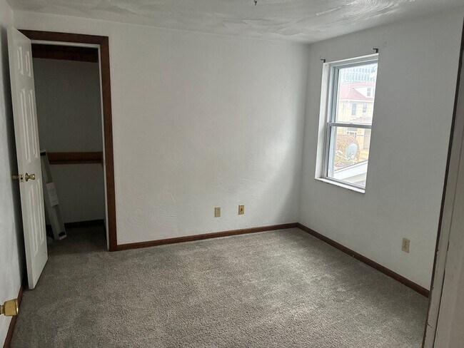 Building Photo - 345 Coltart Ave