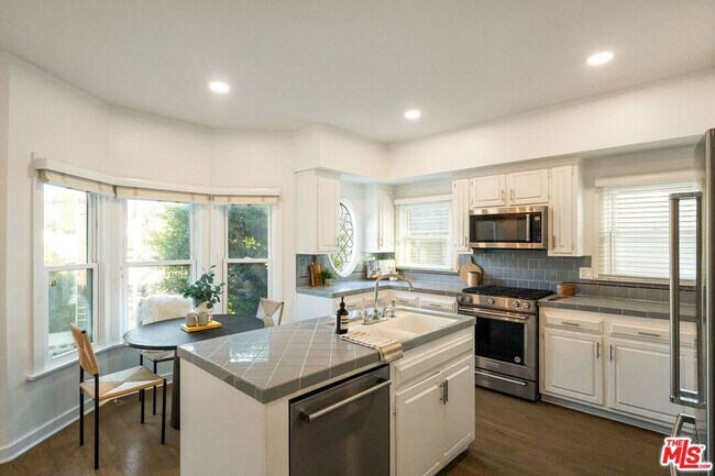 Building Photo - 2622 2nd St