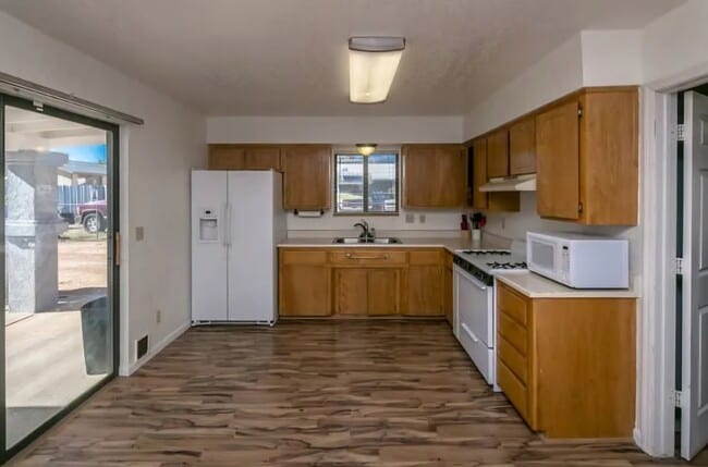 Building Photo - 2630 E Snavely Ave