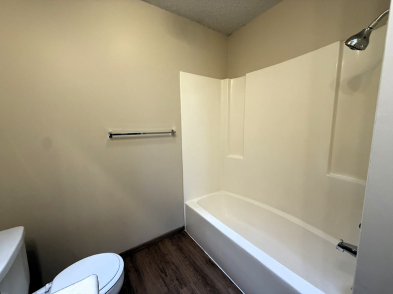 Building Photo - 6725 W Shade Ln