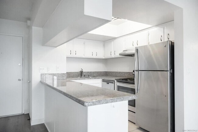 Building Photo - 7555 Linda Vista Rd