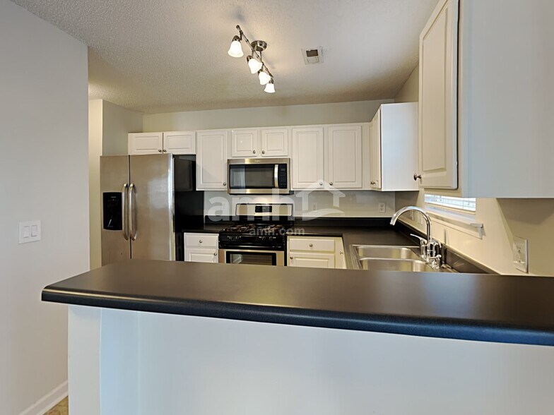 Building Photo - 8836 Laurel Run Dr