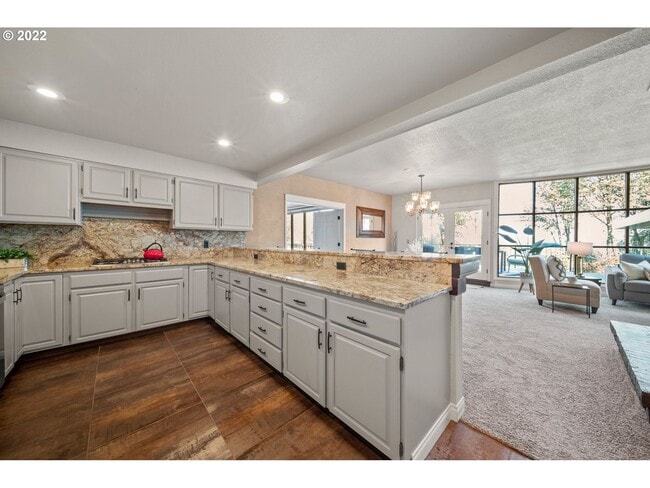 Building Photo - 5 bedroom 4 Bathroom Spectacular Townhome ~ Parking, A/C and More!