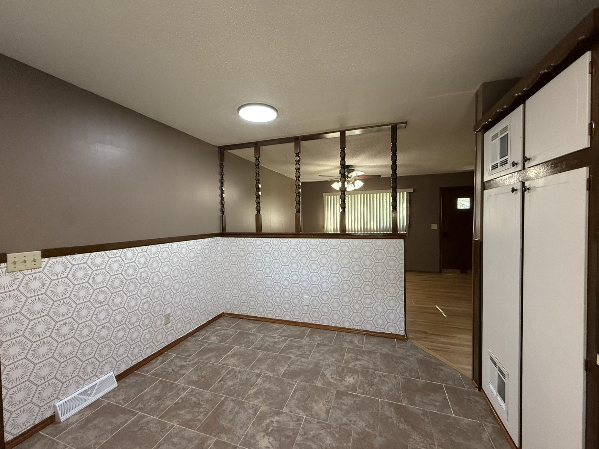 Building Photo - 3147 S Gordon Ave