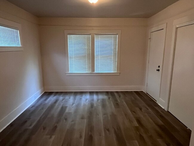 Building Photo - CUTE UPDATED APARTMENT IN DOWNTOWN SACRAMENTO!!