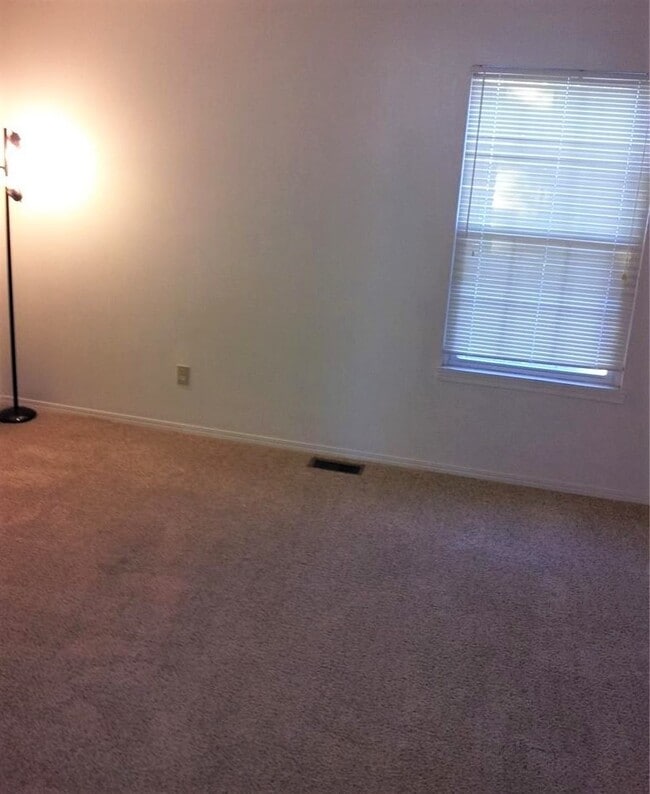 Building Photo - 3534 Queen Anne Way
