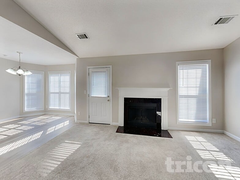 Building Photo - 208 Ravenwood Ct