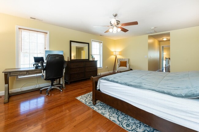 Building Photo - 4 Lowther Pl