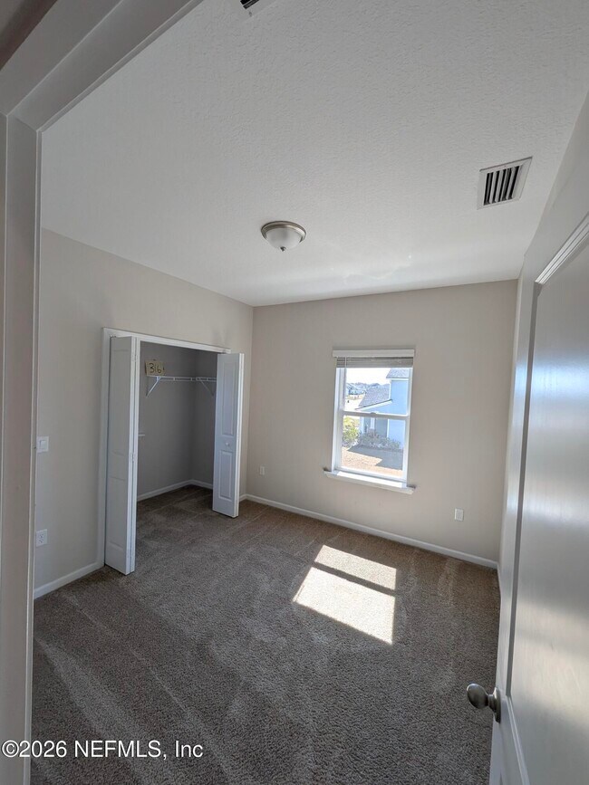 Building Photo - 100 Golden Fern Dr