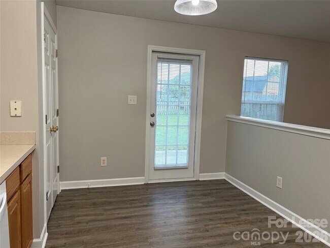 Building Photo - 4924 Aldersbrook Dr