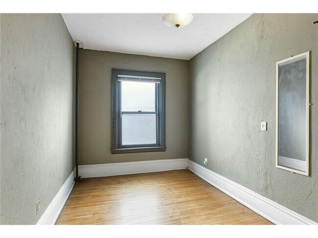 Building Photo - 11 S 12th St