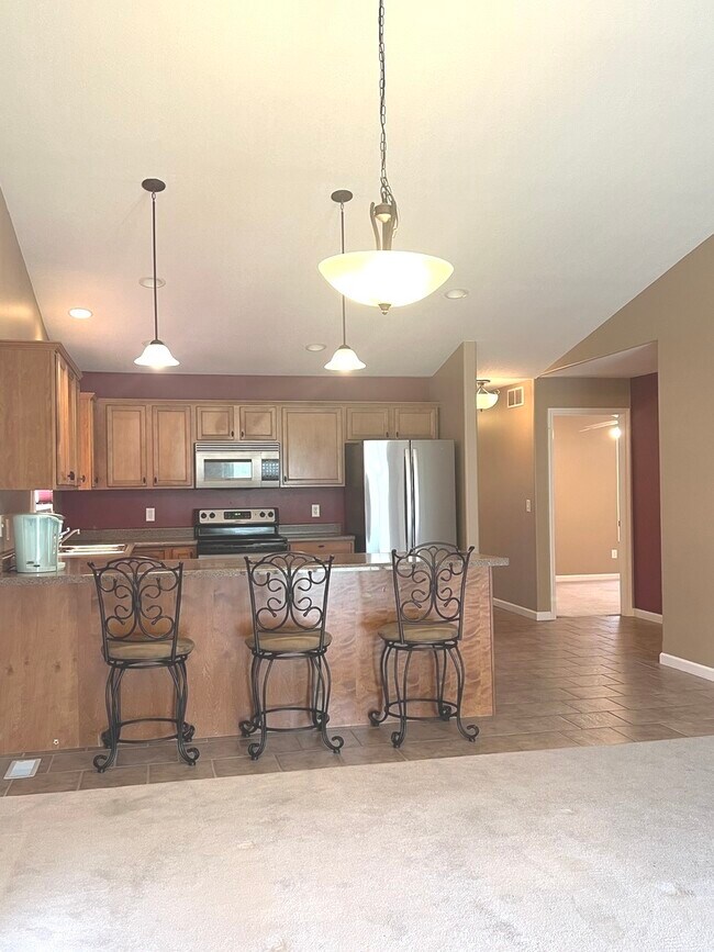 Building Photo - 909 Wartburg Dr