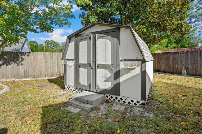 Building Photo - Spacious 3/2 Single Family Home in Spring Hill