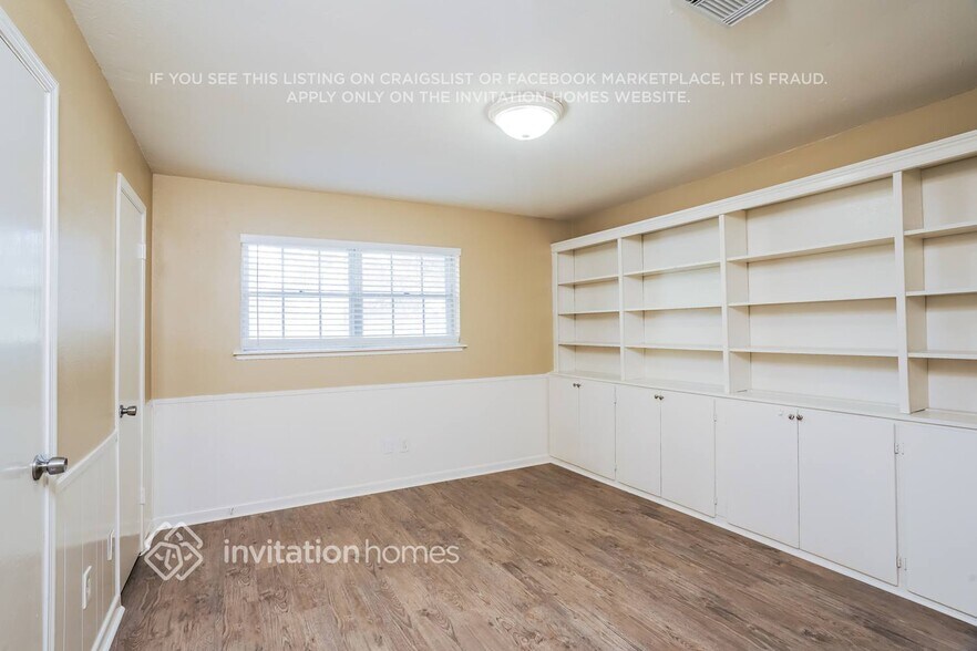 Building Photo - 5803 Old Lodge Dr