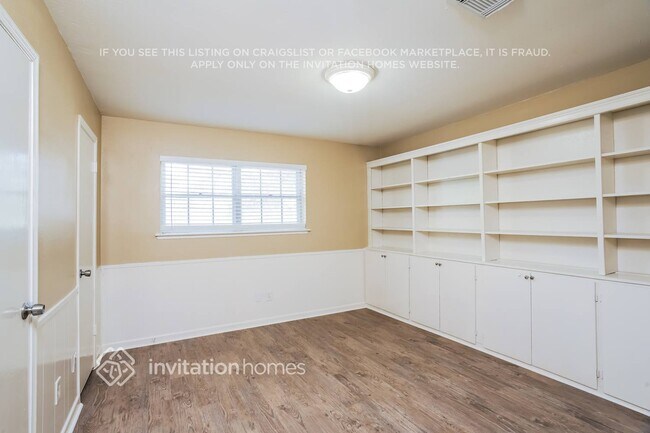 Building Photo - 5803 Old Lodge Dr