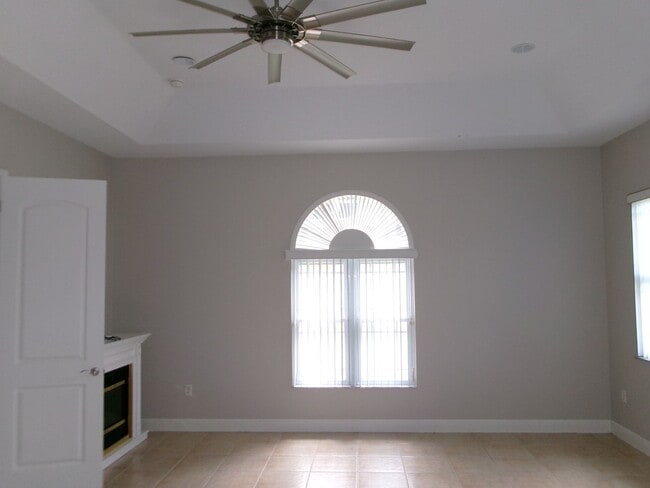 Building Photo - 3/3 2 Story w/ Large Loft