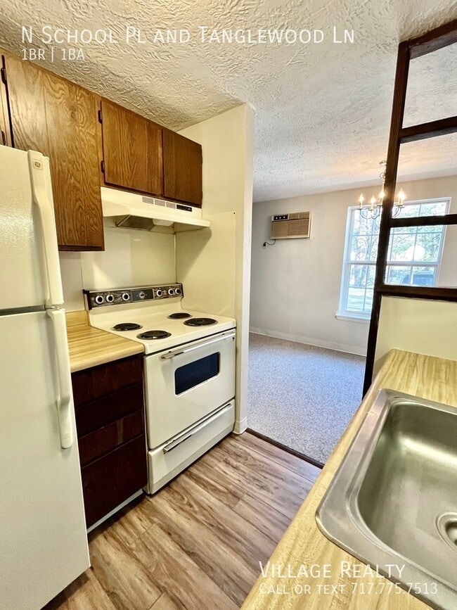 Building Photo - Few steps! Available NOW! Roomy 1-Bed with...