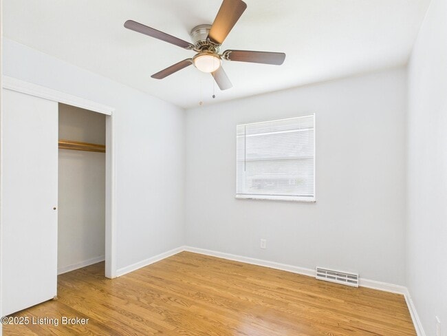 Building Photo - 207 Greenlawn Dr