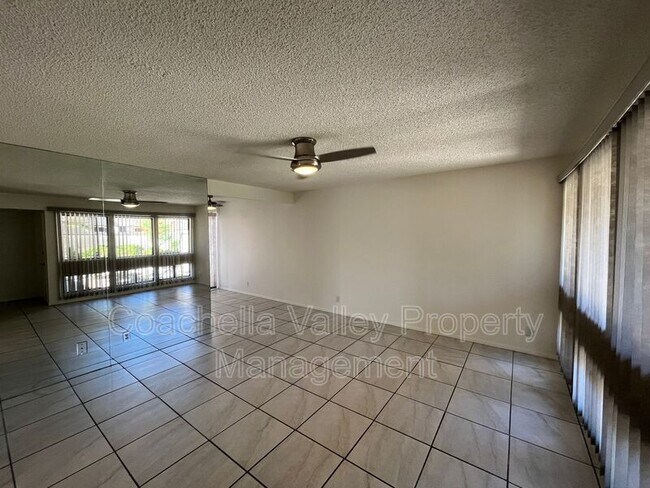 Building Photo - 433 Bradshaw E Ln