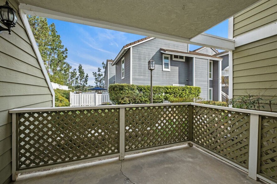 Building Photo - 7 Oak Spring Ln