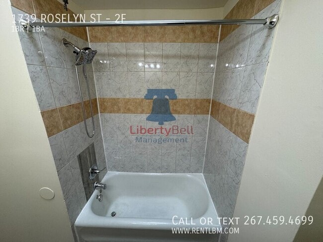 Building Photo - 1739 Roselyn St