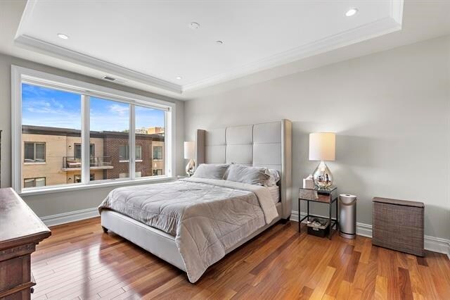 Building Photo - 250 Henley Pl