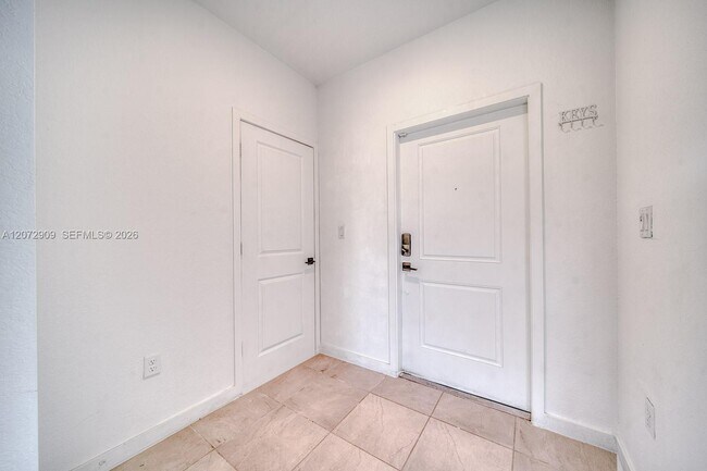 Building Photo - 1090 SE 23rd Ave