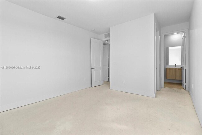 Building Photo - 12237 Green Oak Dr