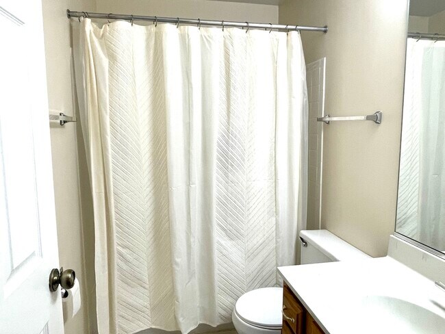 Building Photo - 20 Ashburn Ct