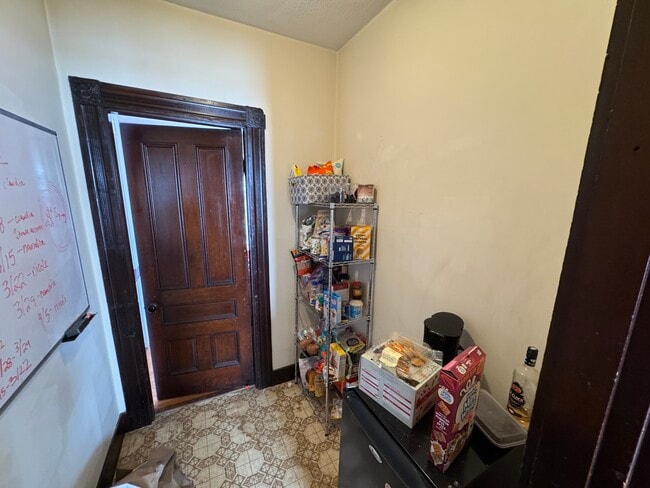 Building Photo - 211 Holland St