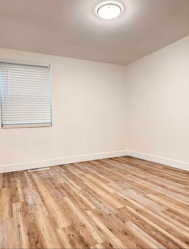 Building Photo - 224 S 900 E