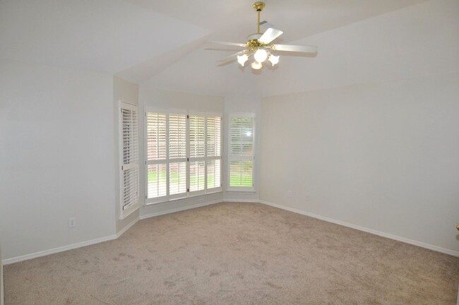 Building Photo - Hurst 3-2-2 Birdville ISD Quick Move-In