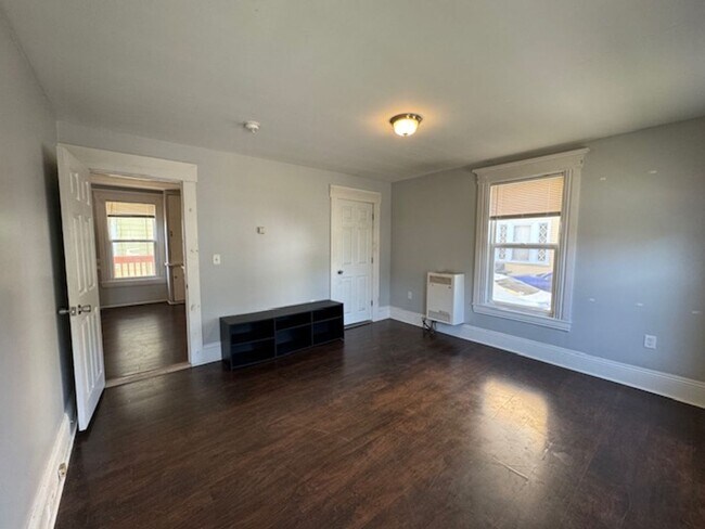 Building Photo - 2-4 Gates Street