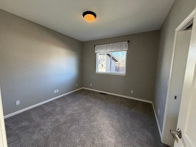 Building Photo - 1199 Manzanita Ln