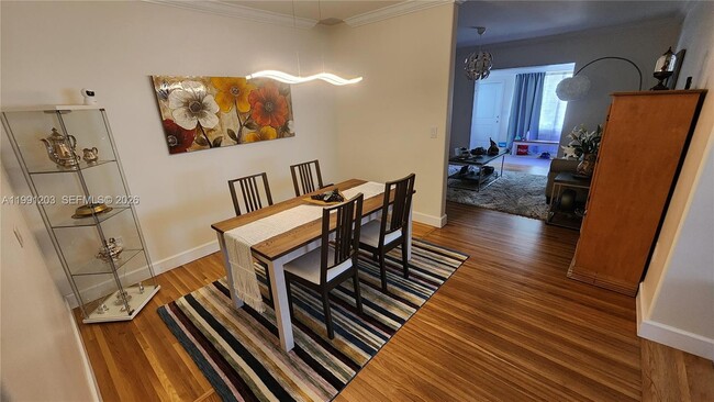 Building Photo - 831 Plover Ave